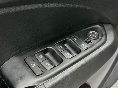 Used 2025 Hyundai Venue SEL image 15