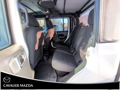 Used 2023 Jeep Gladiator Sport image 12