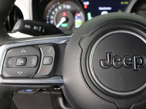 Used 2025 Jeep Wrangler Unlimited Sahara image 8