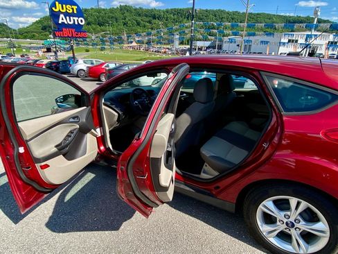 Used 2014 Ford Focus SE FWD image 13