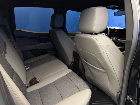 Used 2024 Chevrolet Colorado ZR2 w/ Technology Package image 26