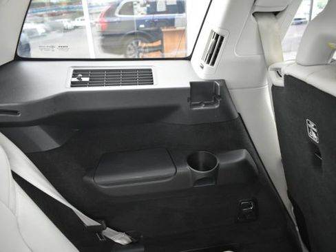 Used 2017 Volvo XC90 T6 Momentum w/ Convenience Package AWD/4WD image 44