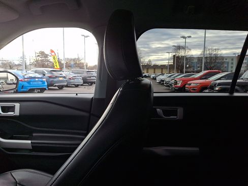 Used 2022 Ford Explorer XLT w/ Equipment Group 202A image 17