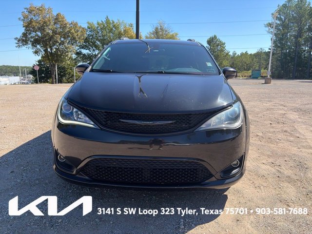 Used 2020 Chrysler Pacifica Limited w/ S Appearance Package FWD image 2