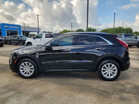 Used 2022 Cadillac XT4 Luxury w/ Cold Weather Package FWD image 4