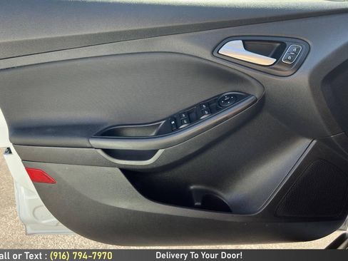 Used 2017 Ford Focus SE FWD image 18