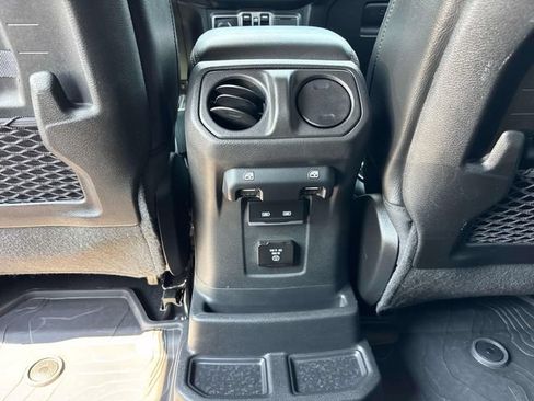 Used 2022 Jeep Wrangler Unlimited Rubicon w/ Trailer Tow Package AWD/4WD image 17