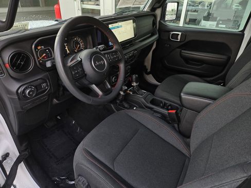 Used 2024 Jeep Wrangler Unlimited Rubicon image 9