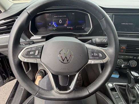 Used 2024 Volkswagen Jetta SE image 8