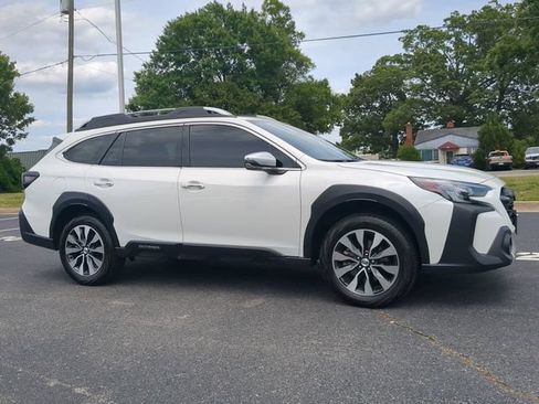 Used 2025 Subaru Outback Touring AWD/4WD image 2