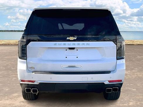 Used 2025 Chevrolet Suburban High Country image 5