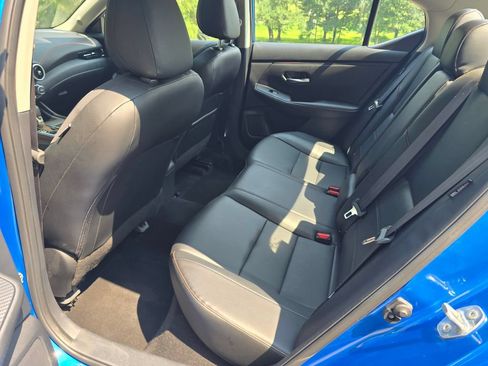 Used 2025 Nissan Sentra SR w/ SR Premium Package FWD image 19