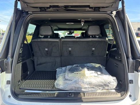 New 2026 Jeep Grand Wagoneer Summit AWD/4WD image 13