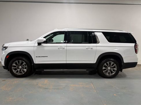 Used 2024 Chevrolet Suburban LT w/ LT Signature Package AWD/4WD image 2