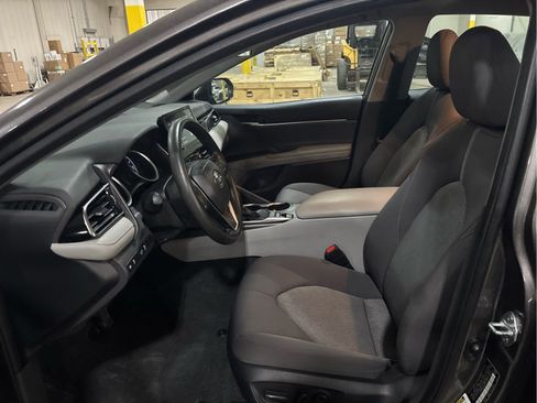 Used 2022 Toyota Camry LE image 9