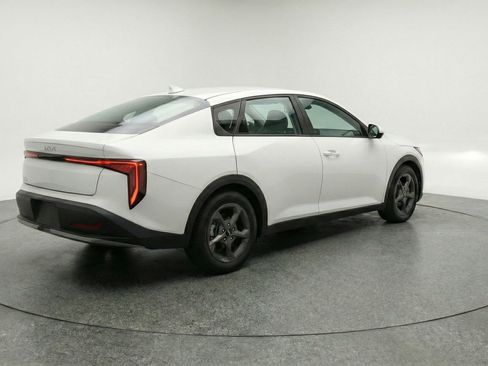 Used 2025 Kia K4 LXS image 9