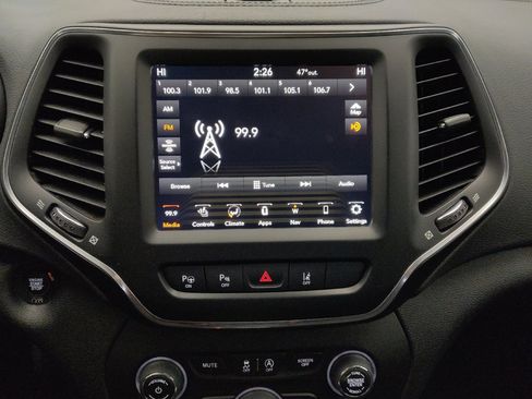 Used 2023 Jeep Cherokee Altitude Lux image 25