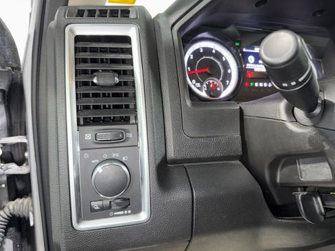 Used 2024 RAM 1500 Classic SLT AWD/4WD image 31