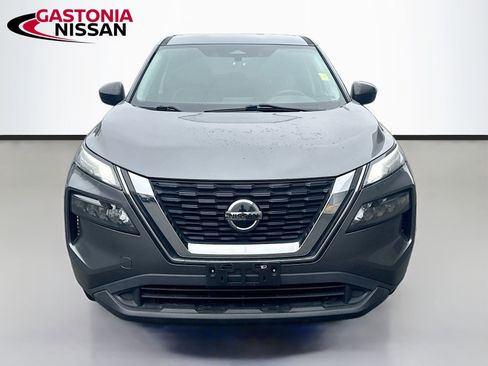 Used 2021 Nissan Rogue S image 2