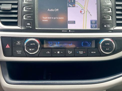 Used 2015 Toyota Highlander Limited image 10