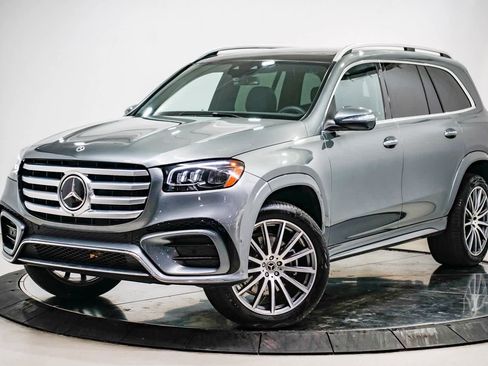 Used 2025 Mercedes-Benz GLS 450 4MATIC image 1