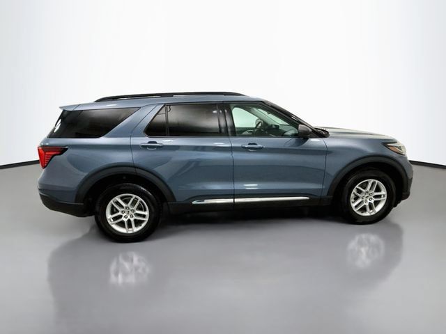 Used 2025 Ford Explorer Active AWD/4WD image 8
