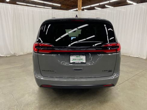 Used 2025 Chrysler Pacifica Limited w/ Uconnect Theater Family Group AWD/4WD image 5