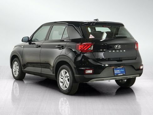 Certified 2026 Hyundai Venue SE FWD image 3
