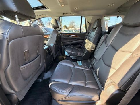 Used 2017 Cadillac Escalade Luxury image 24