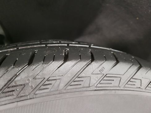 Used 2023 GMC Acadia SLE w/ Driver Convenience Package image 4