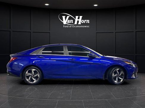 Used 2023 Hyundai Elantra Limited FWD image 2
