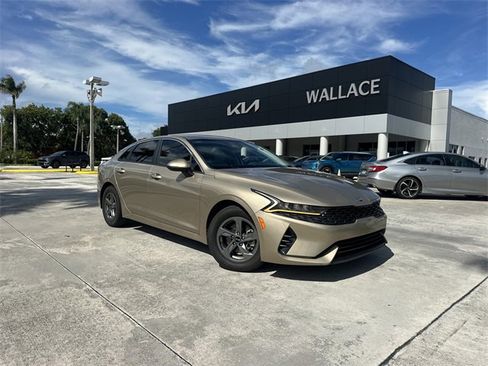 Used 2021 Kia K5 LXS image 1