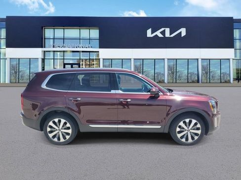 Used 2022 Kia Telluride S FWD image 3