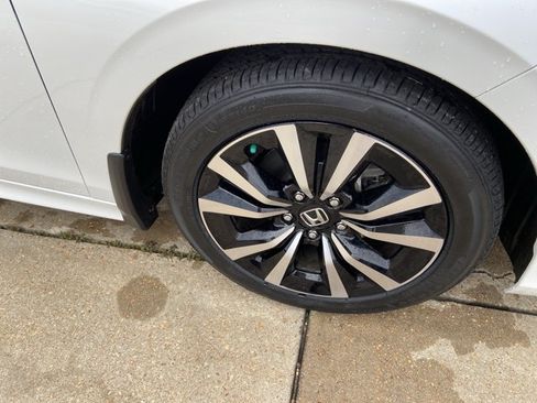 Used 2024 Honda Civic EX image 32