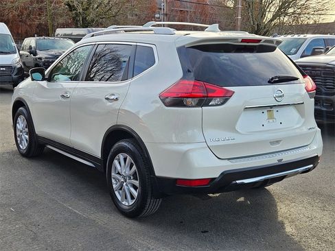 Used 2017 Nissan Rogue SV w/ Sun & Sound Touring Package image 5