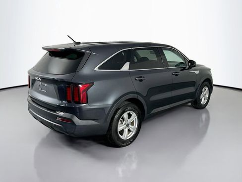 Used 2023 Kia Sorento LX FWD image 7