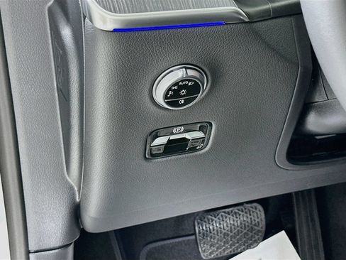 New 2026 Mercedes-Benz GLC 300 image 11