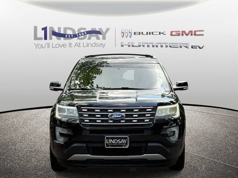 Used 2017 Ford Explorer XLT AWD/4WD image 3