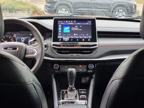 Used 2024 Jeep Compass Trailhawk image 30