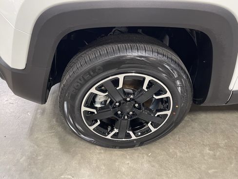 Used 2023 Jeep Renegade Trailhawk AWD/4WD image 9