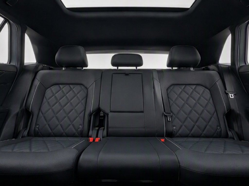Certified 2024 Volkswagen Atlas Cross Sport SEL Premium R-Line AWD/4WD image 28
