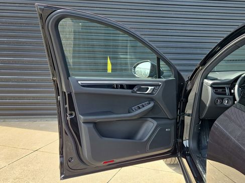 New 2026 Porsche Macan image 6