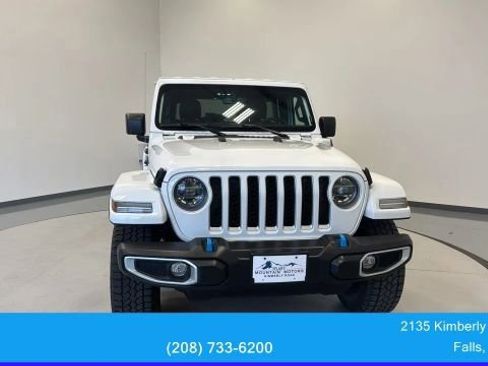 Used 2022 Jeep Wrangler Unlimited Sahara w/ Cold Weather Group AWD/4WD image 2