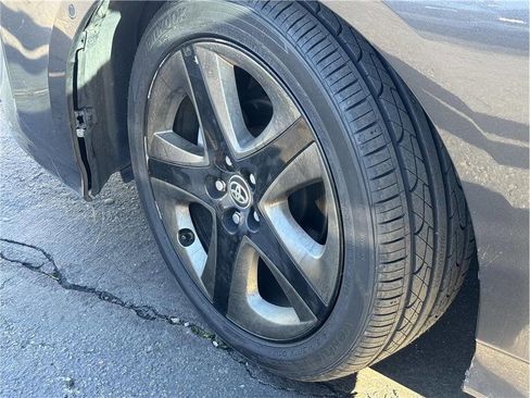 Used 2019 Toyota Prius XLE image 37