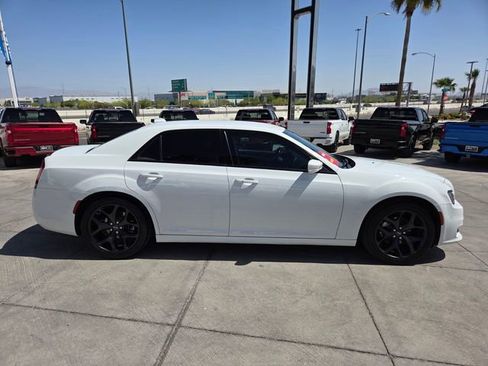 Used 2022 Chrysler 300 Touring L RWD image 7