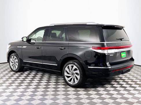 Used 2024 Lincoln Navigator Premiere AWD/4WD image 6