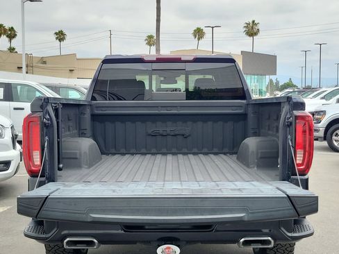 Used 2022 GMC Sierra 1500 AT4 w/ AT4 Preferred Package AWD/4WD image 9