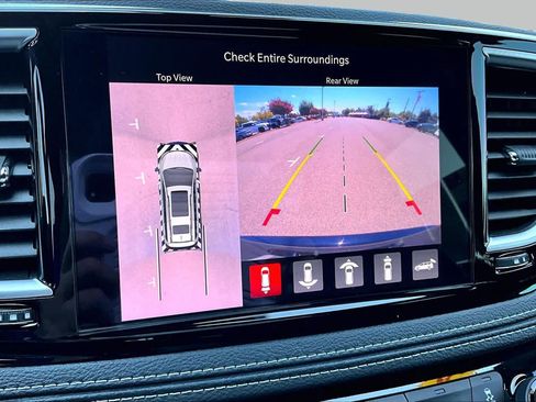 Used 2026 Chrysler Pacifica Limited w/ Uconnect Theater Family Group FWD image 26