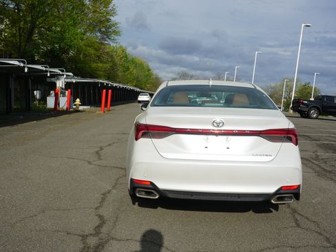 Used 2019 Toyota Avalon Limited w/ Advanced Safety Package image 5