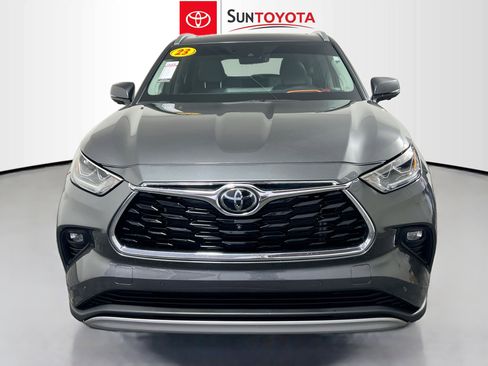 Used 2023 Toyota Highlander Platinum FWD image 10